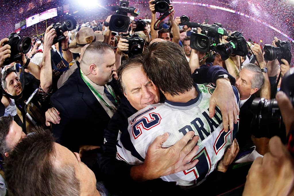 El abrazo más sincero del mundo. Con Bill Belichik, el coach de los Pats, el coach más exitoso del milenio, tras ganar el Super Bowl XLIX ante los Seahawks por 28-24.