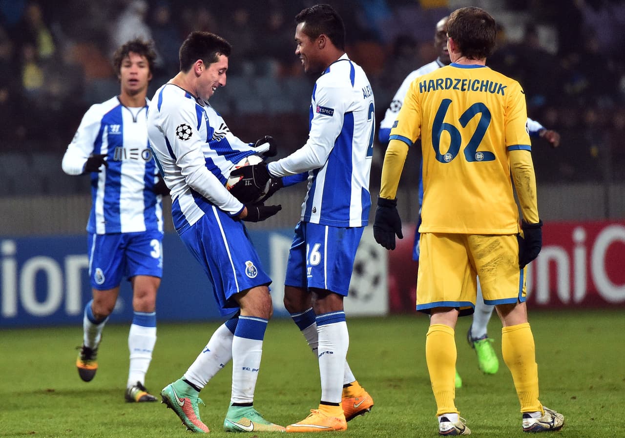 A ellos se suma el centrocampista Héctor Herrera 'a priori titular indiscutible', para el que será su tercera temporada en Portugal, así como el joven portero Raúl Gudiño y el medio Omar Govea, quien habitualmente actúa en el filial.