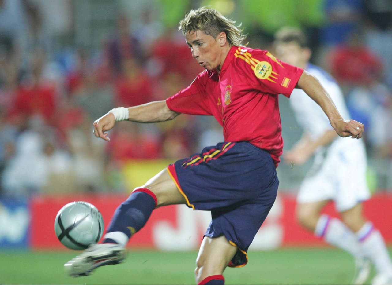 Sus goles lo llevaron a la Euro 2004 con España. Jugó en 3 partidos pero no fue capaz de anotar gol y La Roja cayó eliminada muy pronto.