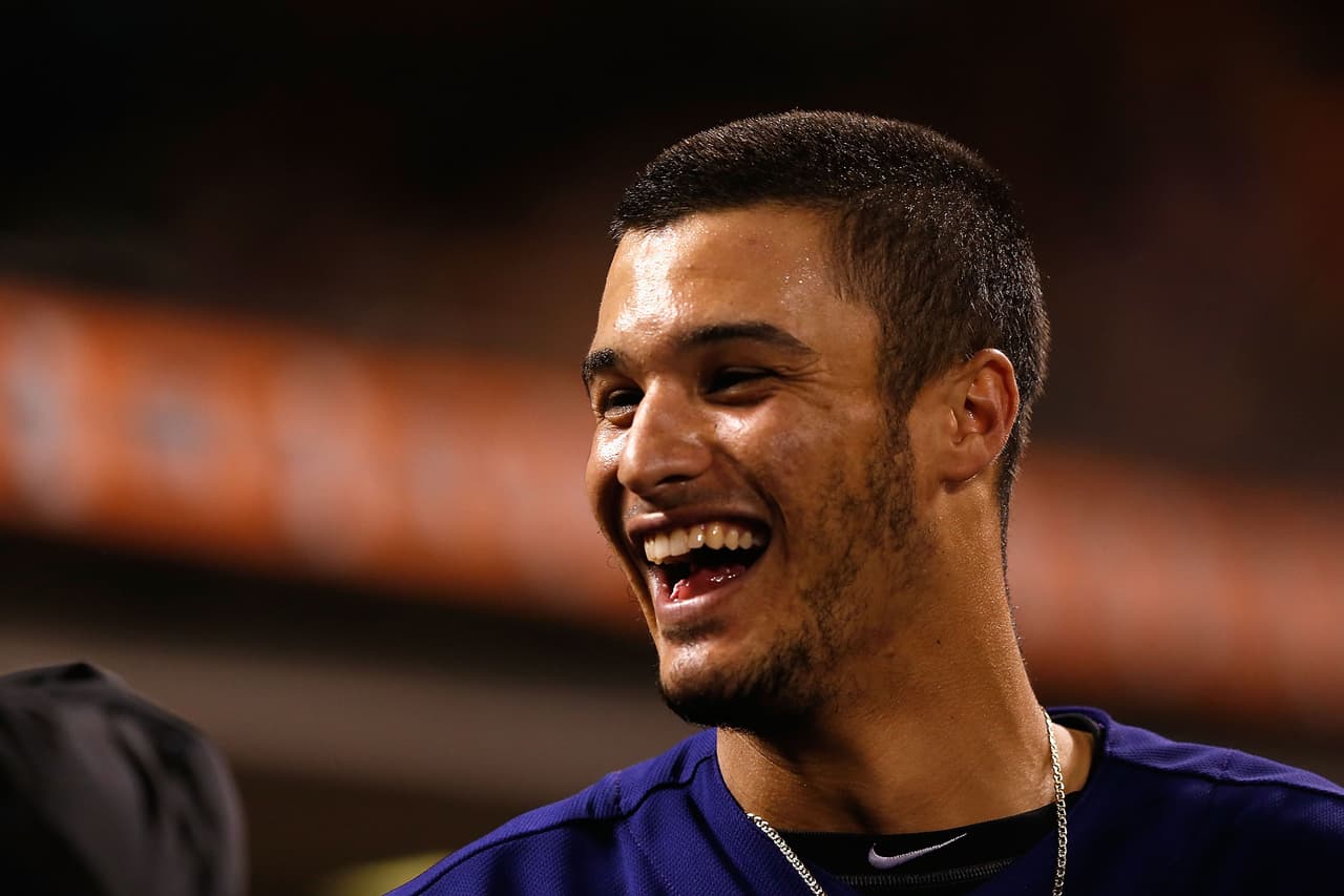 Nolan Arenado encendido con el madero