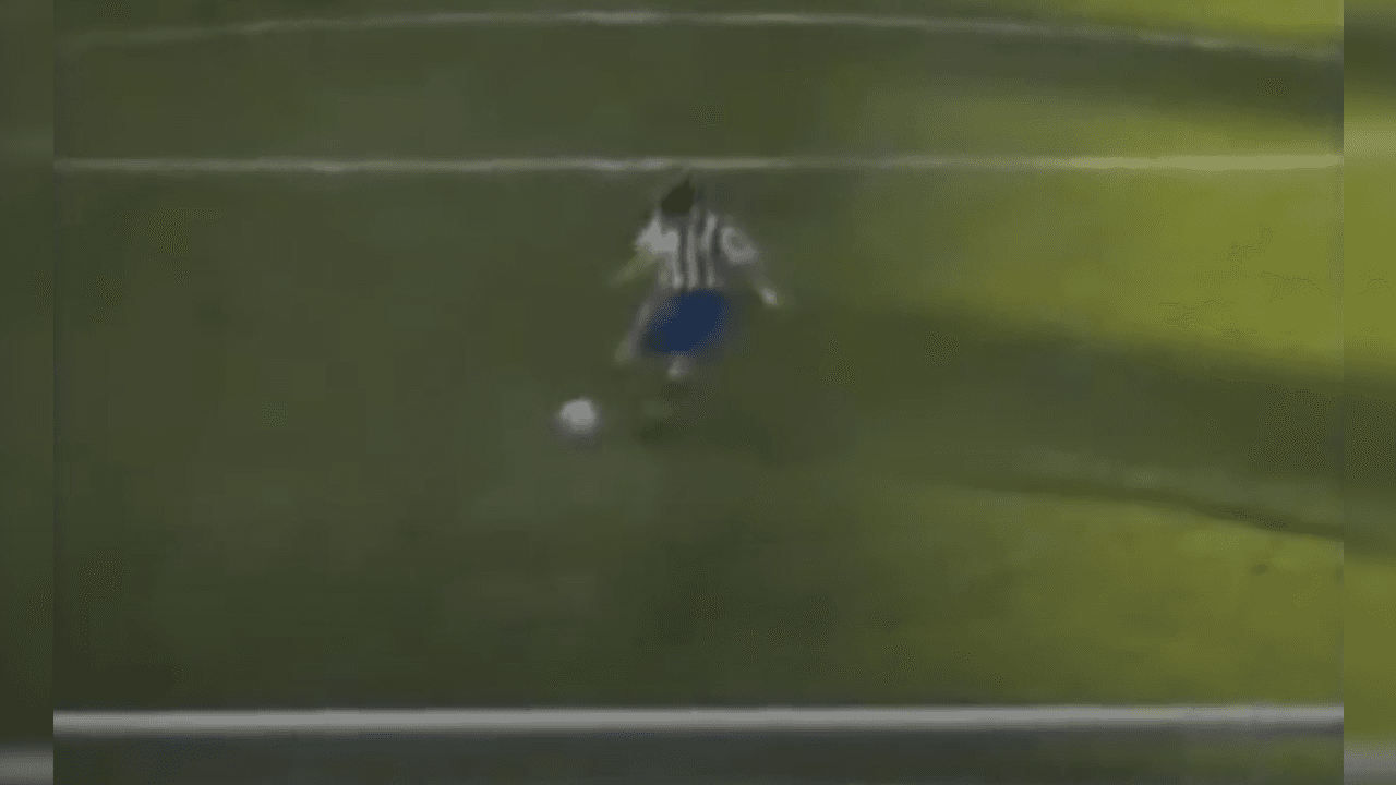 <b>¡Así lo pateó García!</b>
<br>Luis, esta vez cambió la técnica, pateó con parte interna al palo izquieredo del arquero, pero el tiro fue bien colocado.