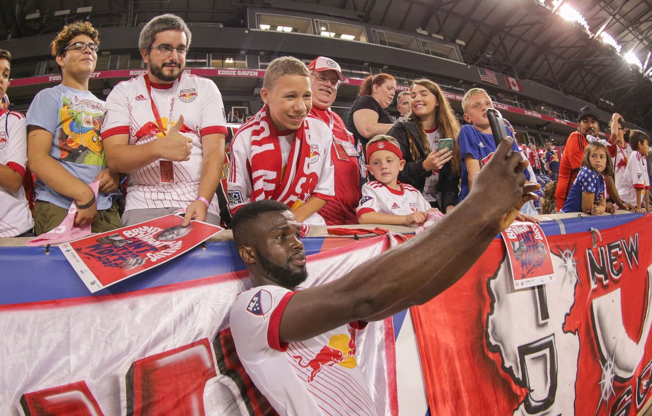 El jamaiquino Kemar Lawrence -que semana tras semana suma clubes interesados en Europa- es otro de los líderes del renovado plantel de los Red Bulls, que vuelve a estar en la postemporada. (USA Today Images)