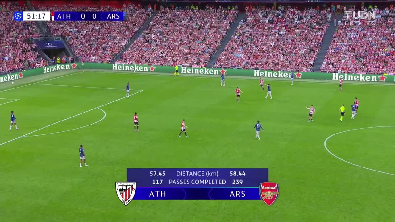 ¡TIRO ATAJADO! disparo por Noni Madueke.