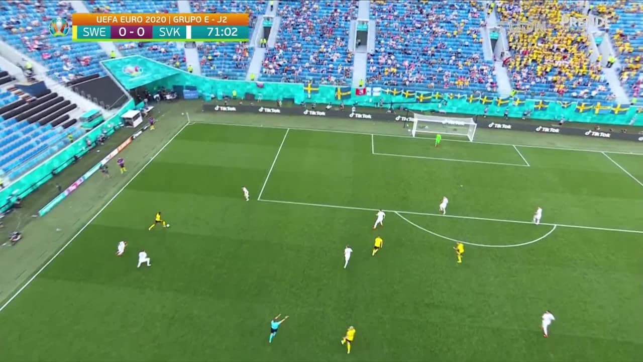 ¡TIRO ATAJADO! disparo por Alexander Isak.