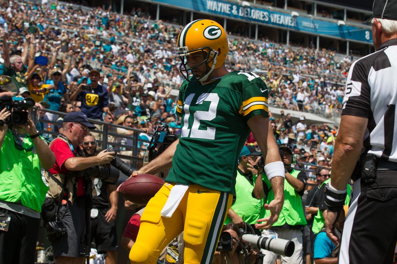 Aaron Rodgers es considerado uno de los mejores quarterbacks de la actualidad y año con año se le postula desde el Kickoff como candidato a MVP de la temporada. Este 2017 no será distinto pero tendrá que mostrar su valía ante los tres rivales de su división.