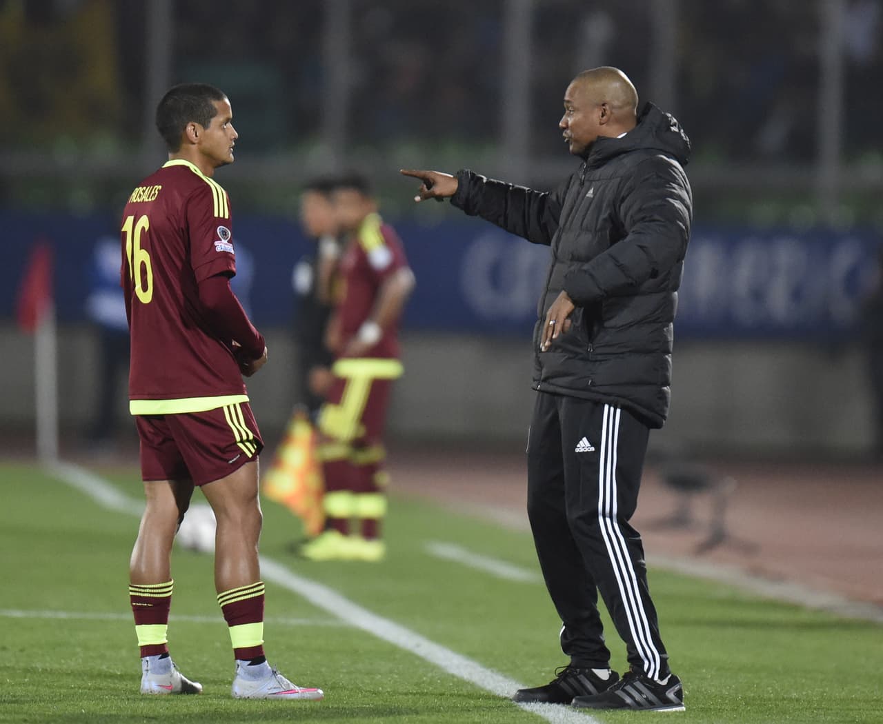 Noel Sanvicente no fue popular entre los jugadores de la Selección de Venezuela. Asumió el 17 de junio de 2014, pero tras un pésimo arranque de eliminatoria con un empate y cinco derrotas fue destituido el 31 de marzo de 2016, luego de perder 1-4 contra Chile de local.