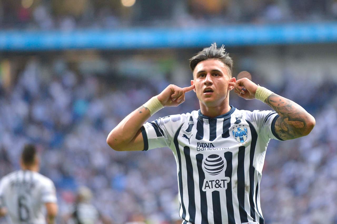 En el tiempo de compensación de la primera mitad apareció Adam Barreiro y logró el 2-1 para Rayados.