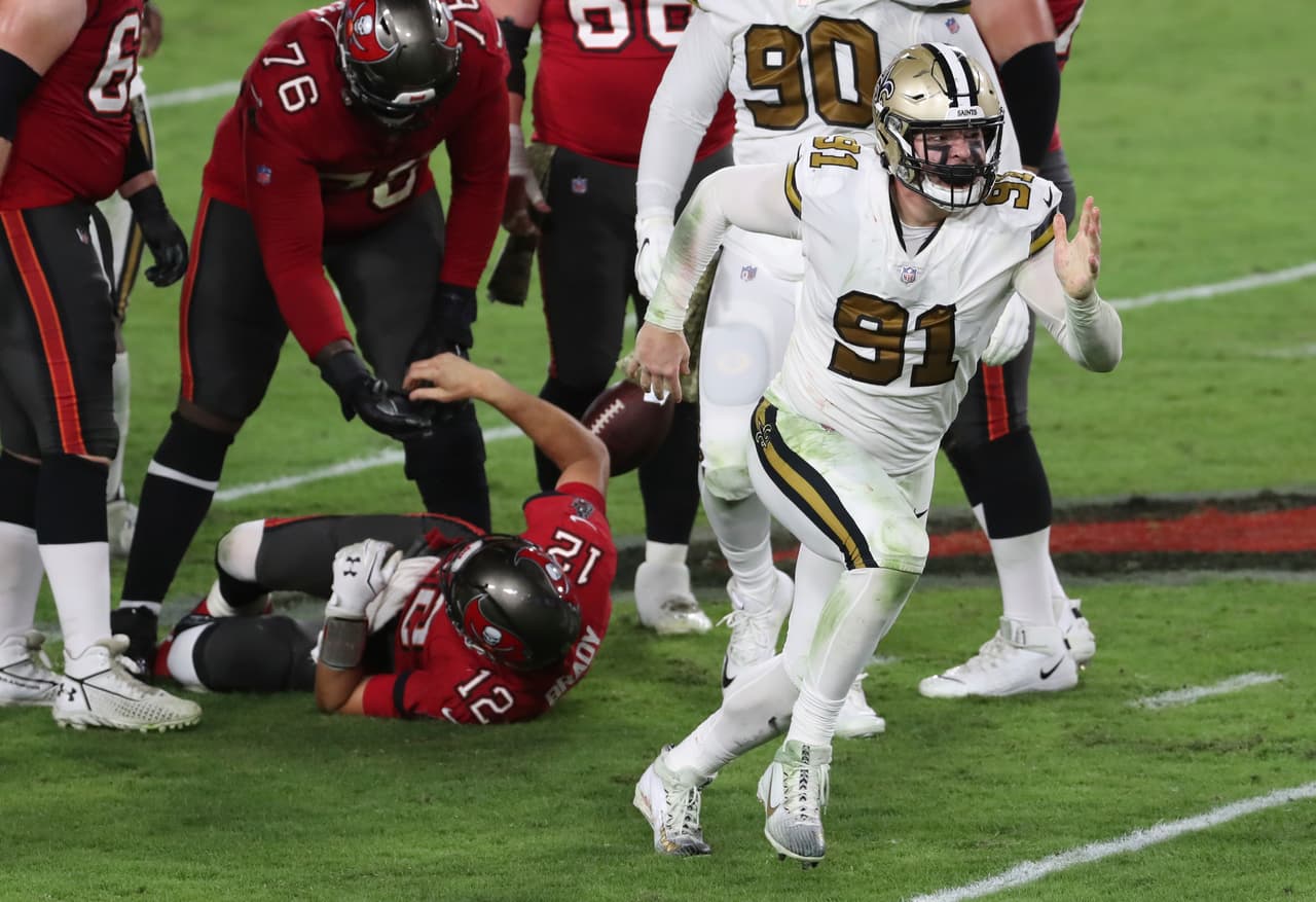 Drew Brees tiene una estupenda noche frente a los Buccaneers y con cuatro pases de anotación y cero intercepciónes, los Saints vencen a Tampa 38-3 en su casa.