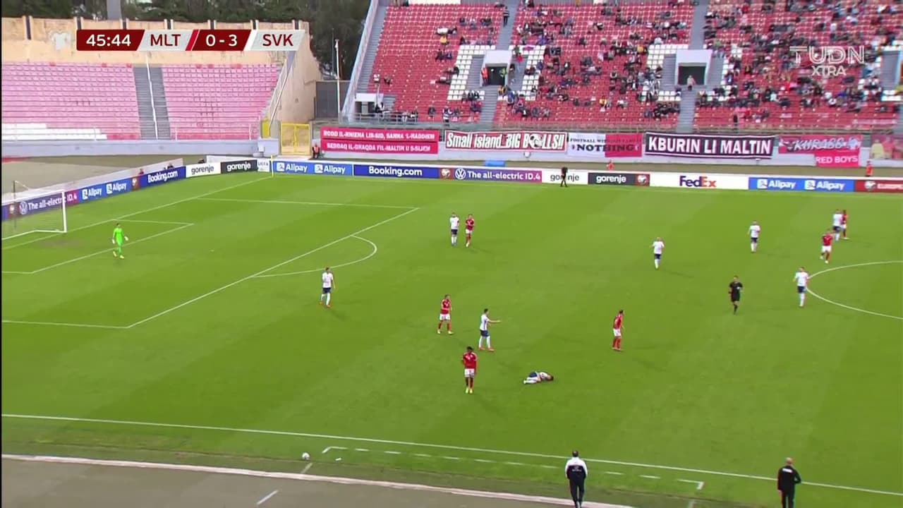 ¡Tarjeta Roja! Ryan Camenzuli recibe la segunda amarilla y se va del juego.