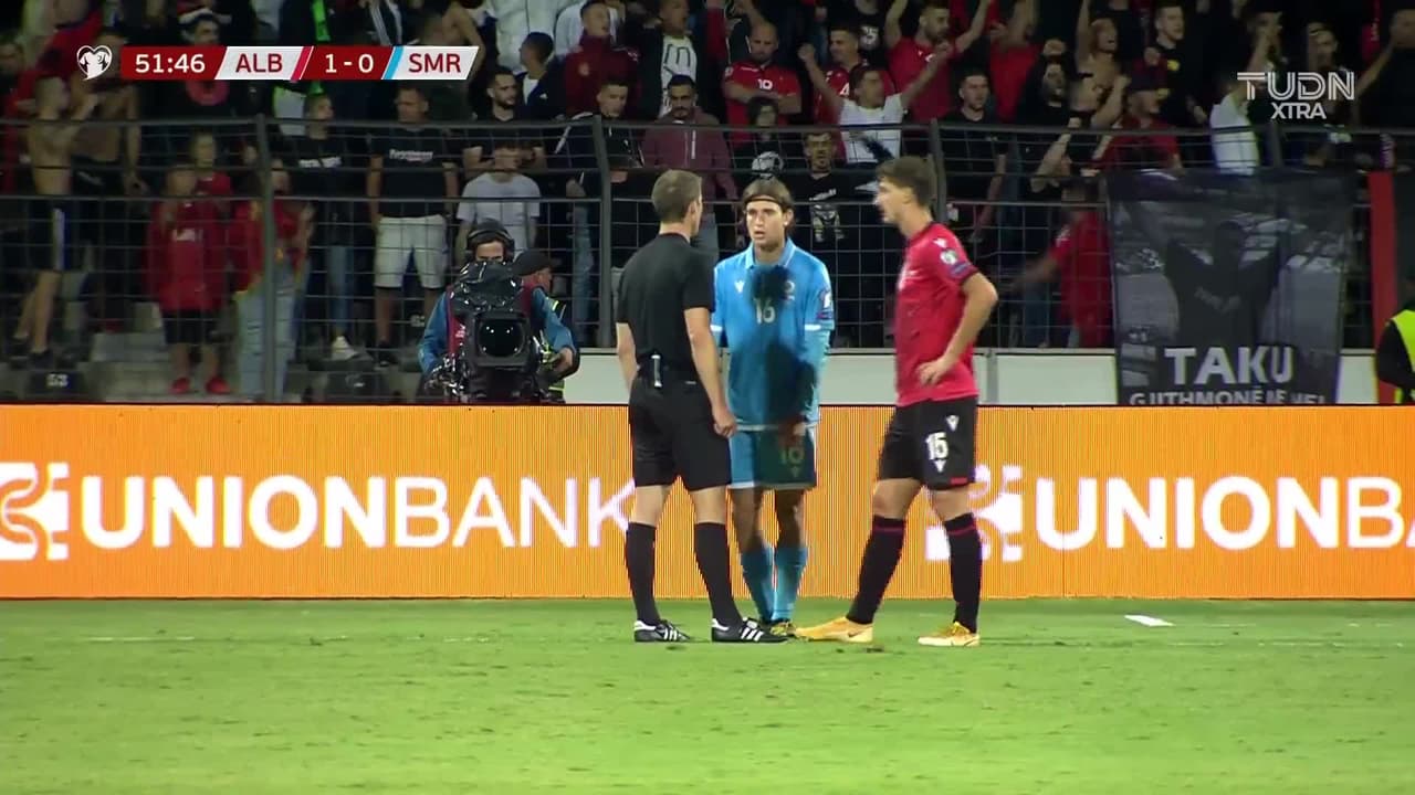 ¡TIRO ATAJADO! disparo por Armando Broja.