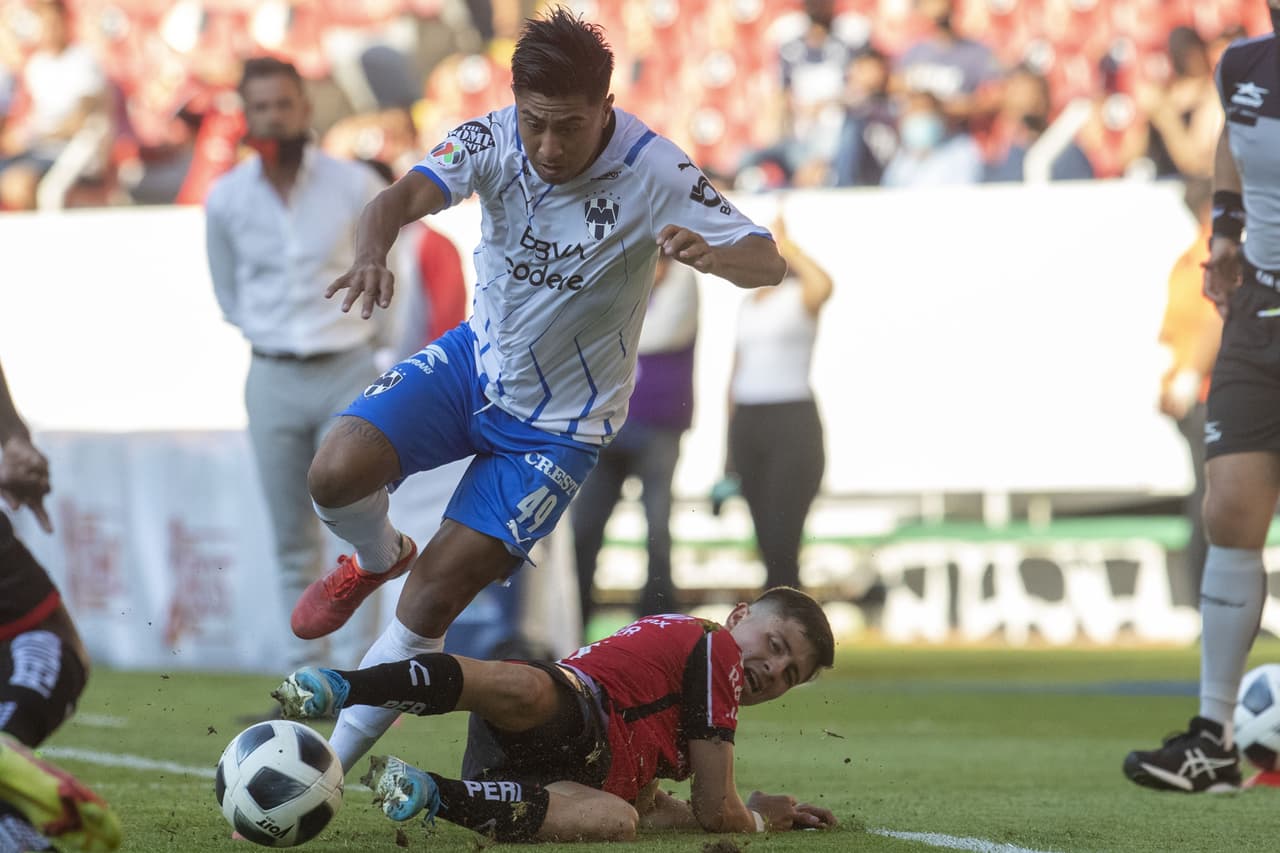 Con goles de Julia´n Quiñones al 61' y Julio Furch al 80', Atlas viene de atra´s para vencer a Monterrey 2-1 y llegan a 13 unidades.