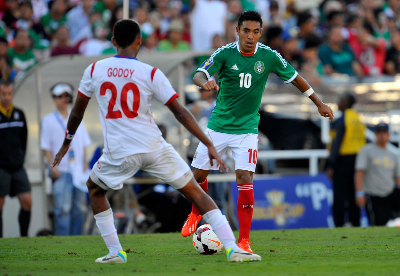 Su primer torneo con la mayor fue la Copa Oro 2013, donde anotó tres goles.