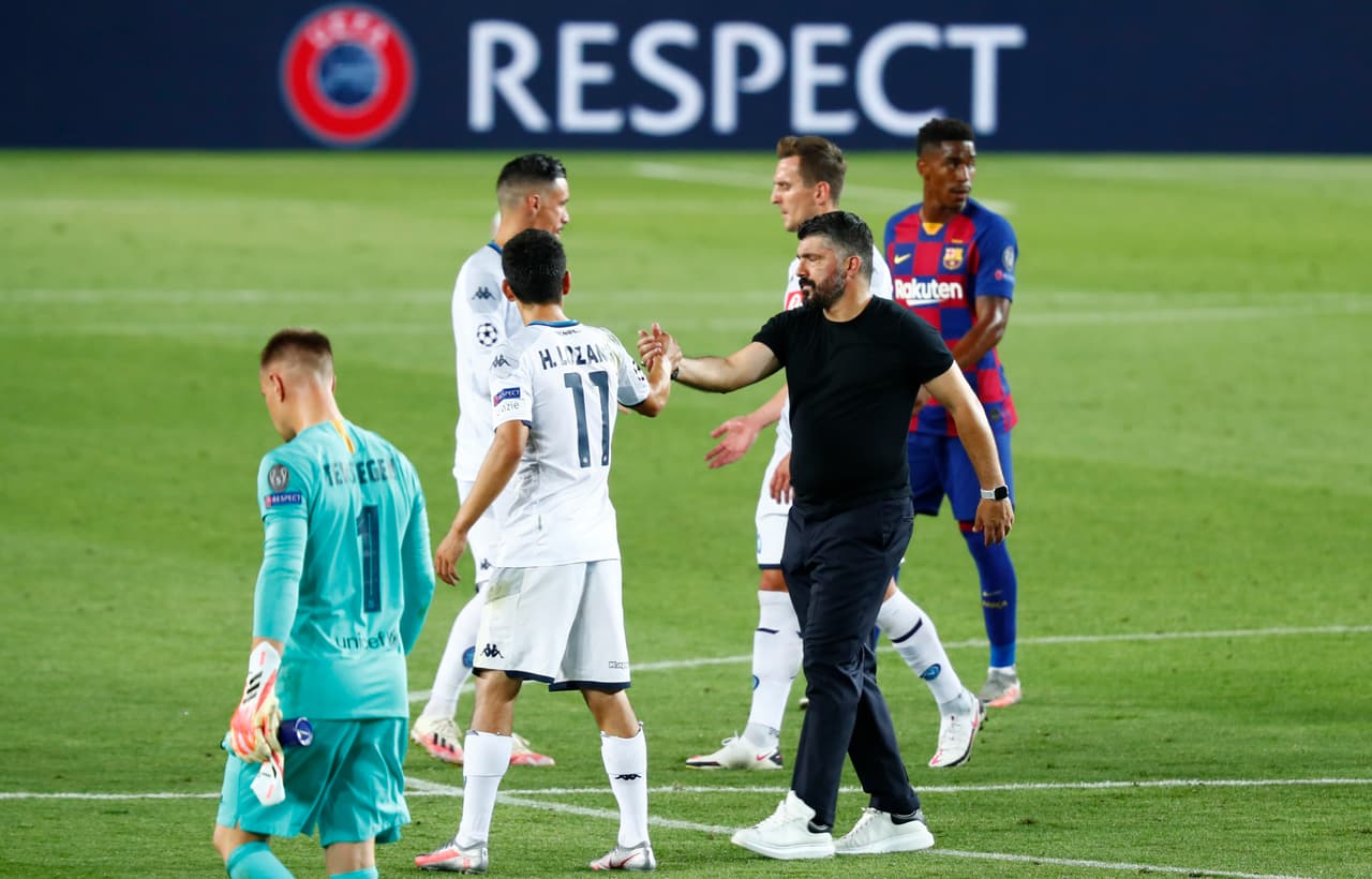 'Chucky' Lozano y Gattuso saludándose tras la eliminación del Napoli ante el Barcelona en la Champions.