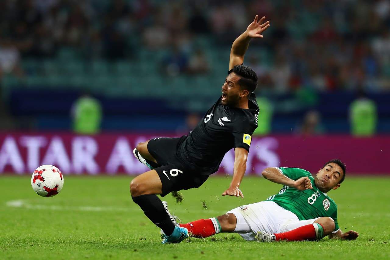 Con México al contragolpe y Nueva Zelanda dejando sus arrestos para no perder y quedar eliminado, el juego se puso demasiado intenso en el remate del segundo tiempo.