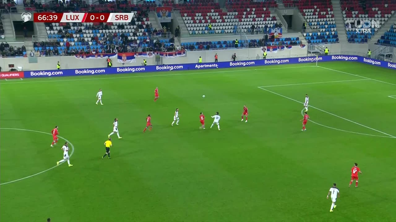 ¡GOL!  anota para Serbia. Dusan Vlahovic