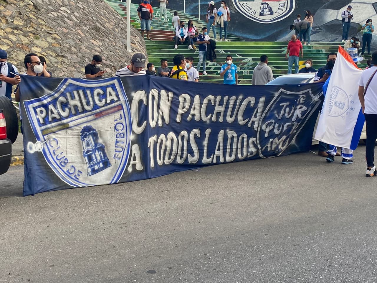 Los preparativos quedan listos para el arranque de las semifinales del fubol mexicano entre Pachuca y Cruz Azul.