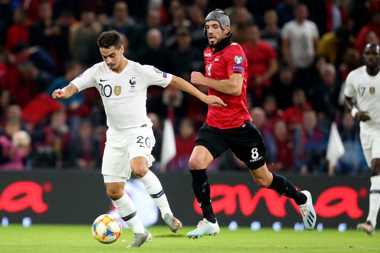 La Francia de Deschamps gana 0-2, con goles de Tolisso y Griezmann a Albania.