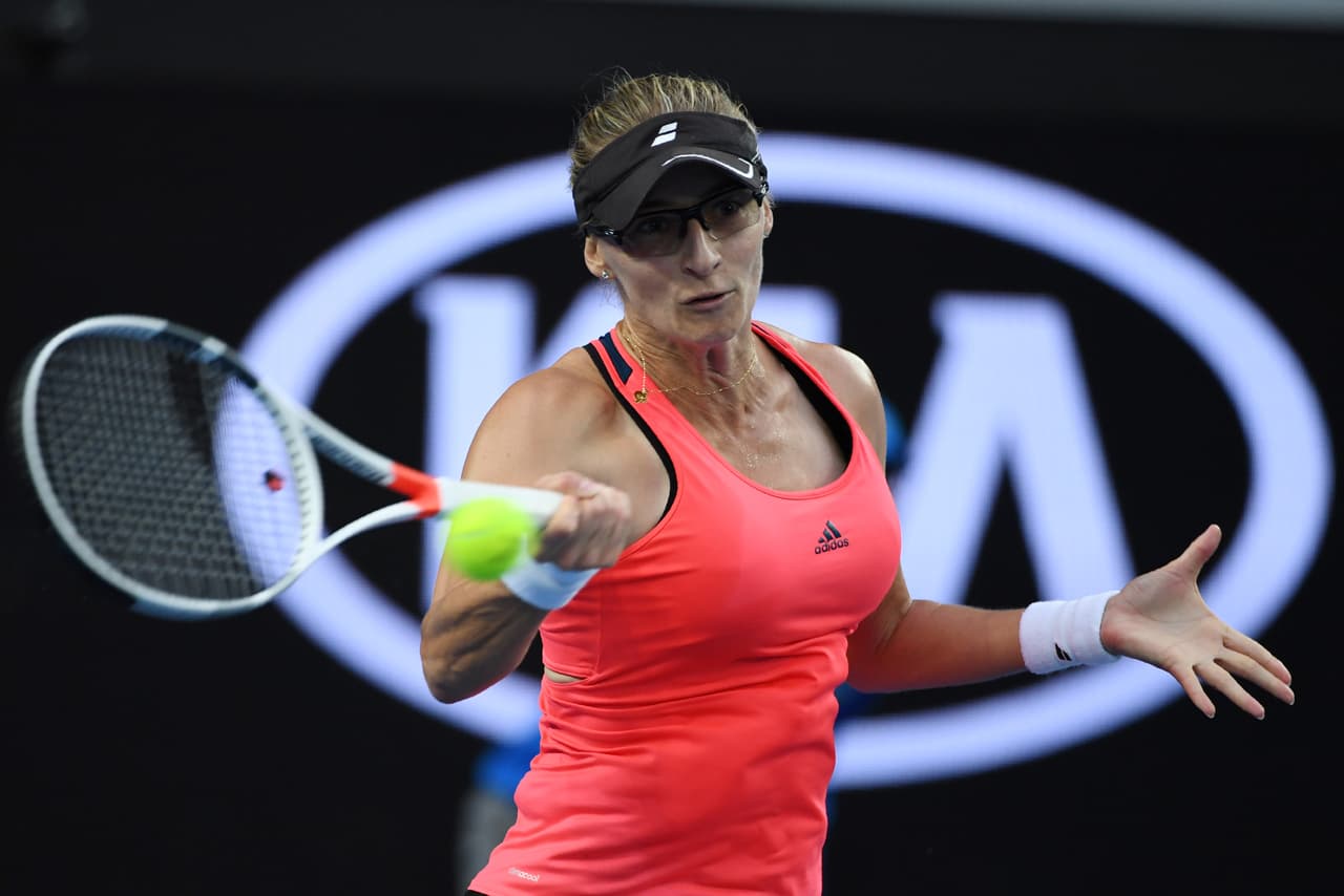 La veterana croata Mirjana Lucic-Baroni, de 34 años, protagonizó la segunda sorpresa de la jornada al imponerse 6-3, 6-2.