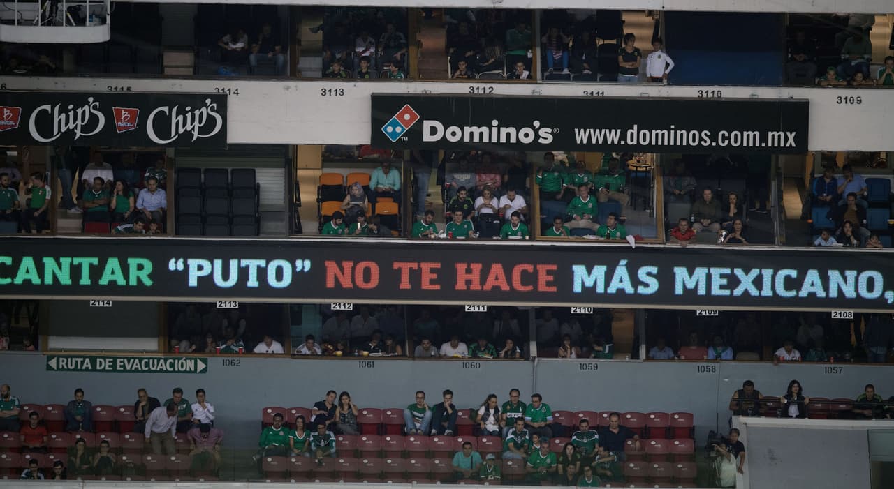 Al inicio del juego, se hizo un nuevo esfuerzo por erradicar el famoso grito que le ha valido varias multas al fútbol mexicano.
