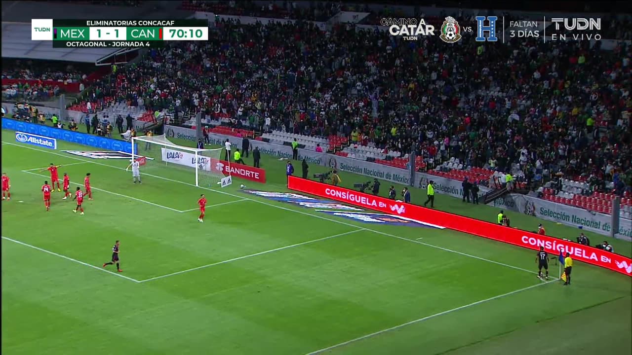 ¡TIRO ATAJADO! disparo por Héctor Herrera.