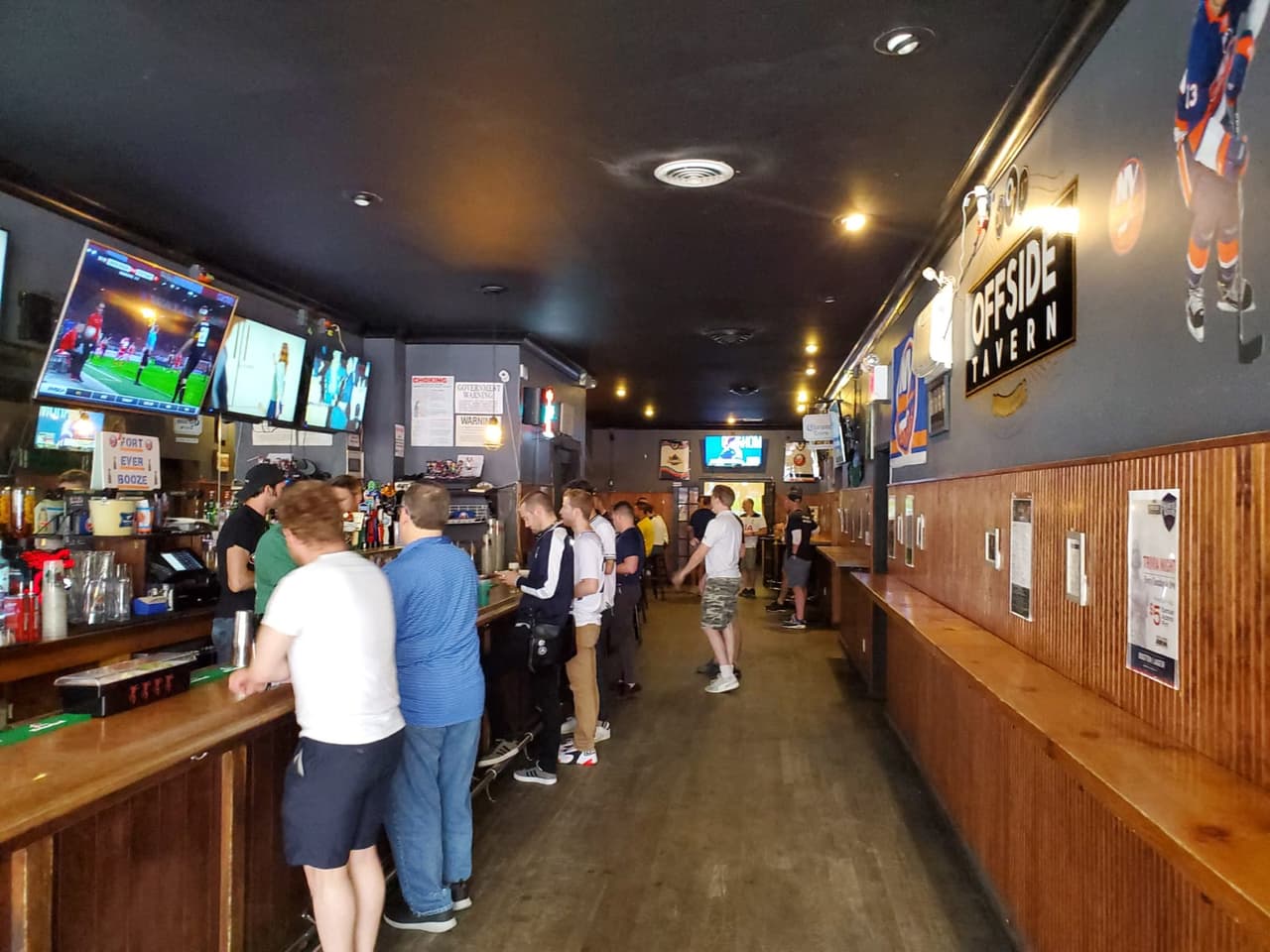 Los fanaticos del Tottenham colman los bares de New York para disfrutar juntos la Final de la UEFA Champions League.