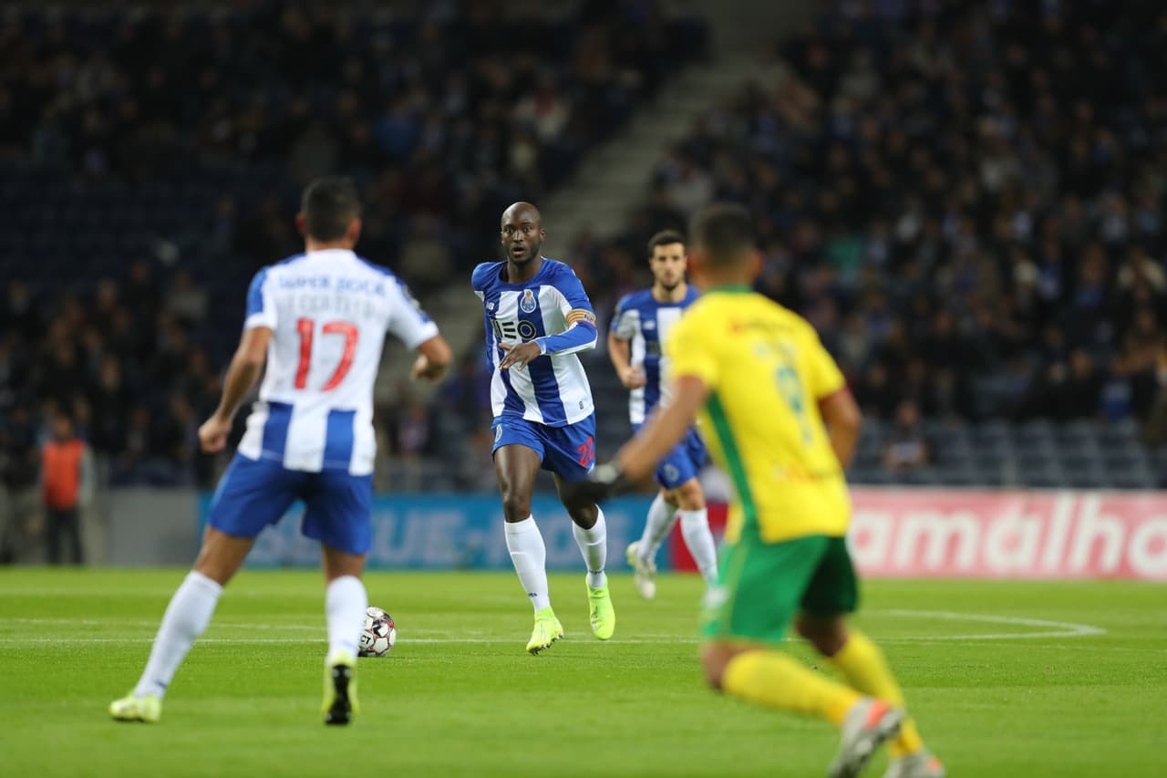 Porto no abandona el subliderato en la Primeira Liga 