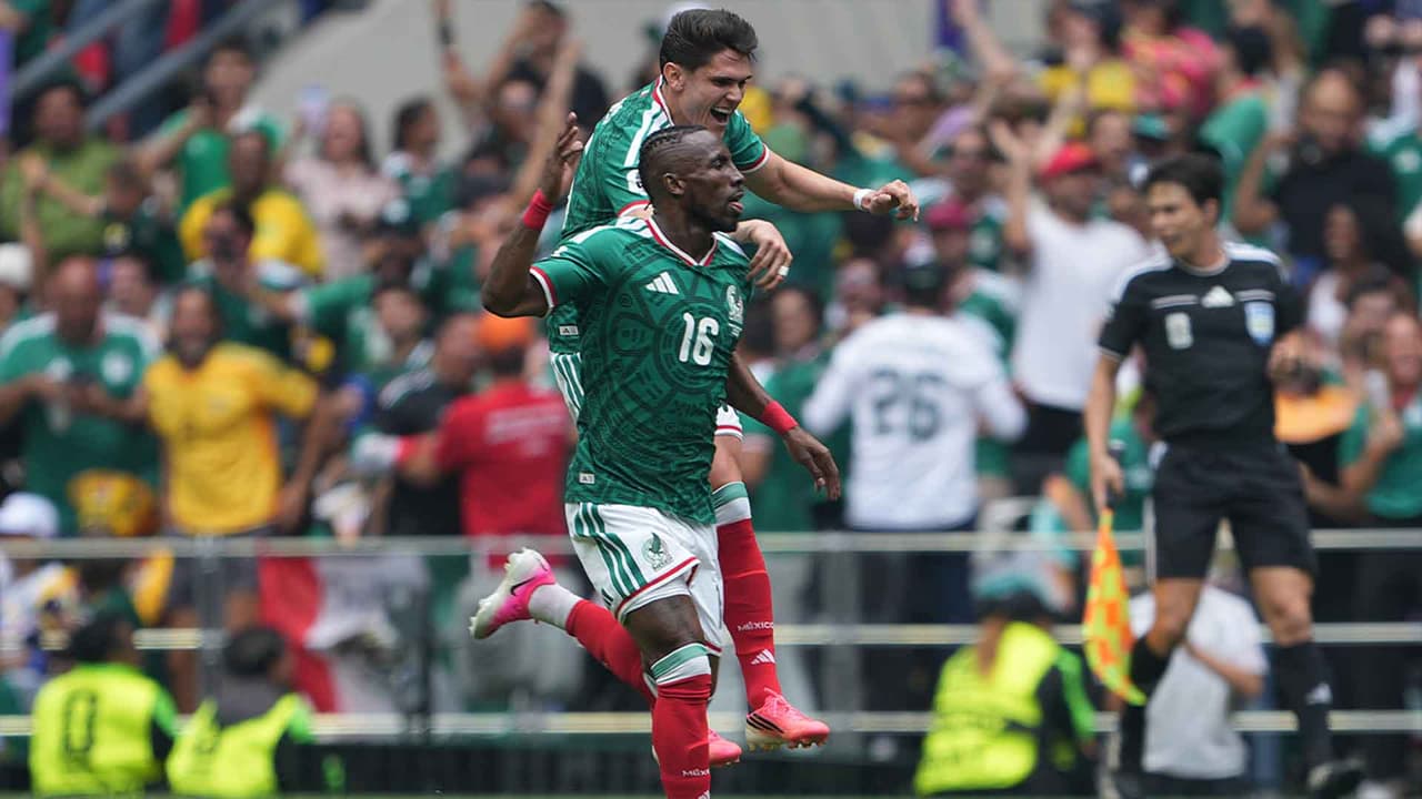 ¡Gol histórico! ¡Julián Quiñones marca el primer gol del mundial para México!