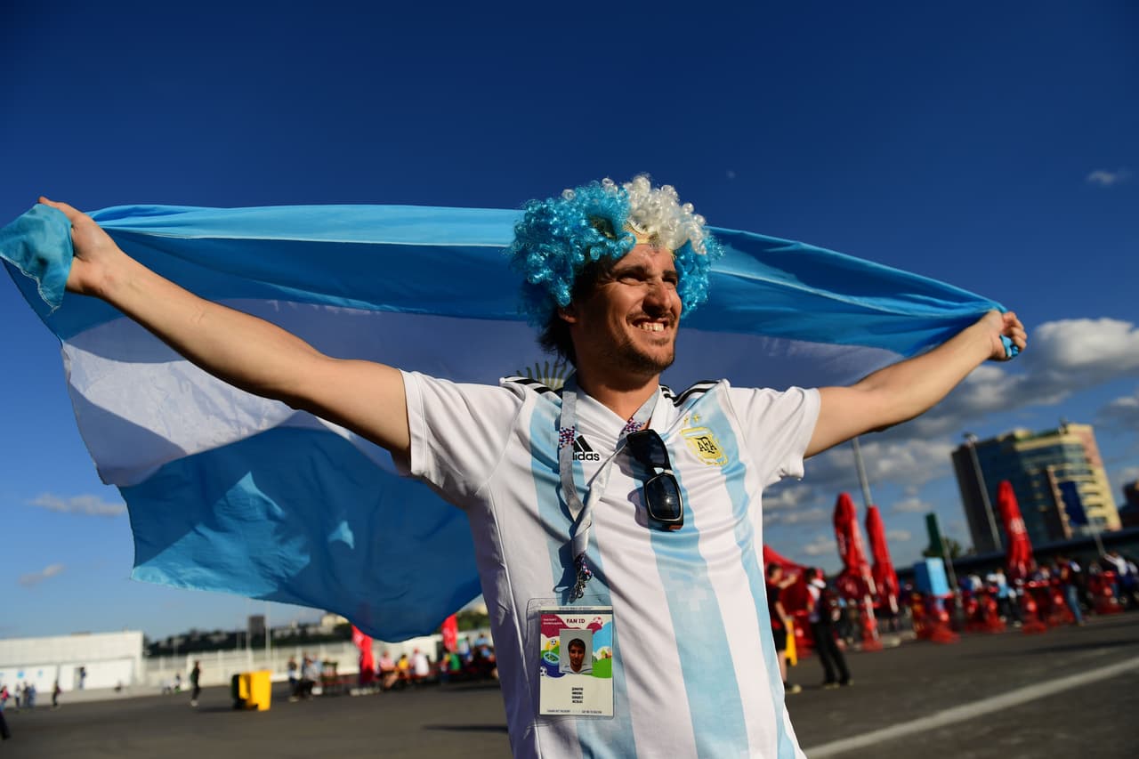 Los fanáticos de Argentina se aferran a la capacidad de Lionel Messi en su duelo contra Croacia, cuyos hinchas también hacen parte del colorido en el segundo partido de ambos equipos en Rusia 2018.