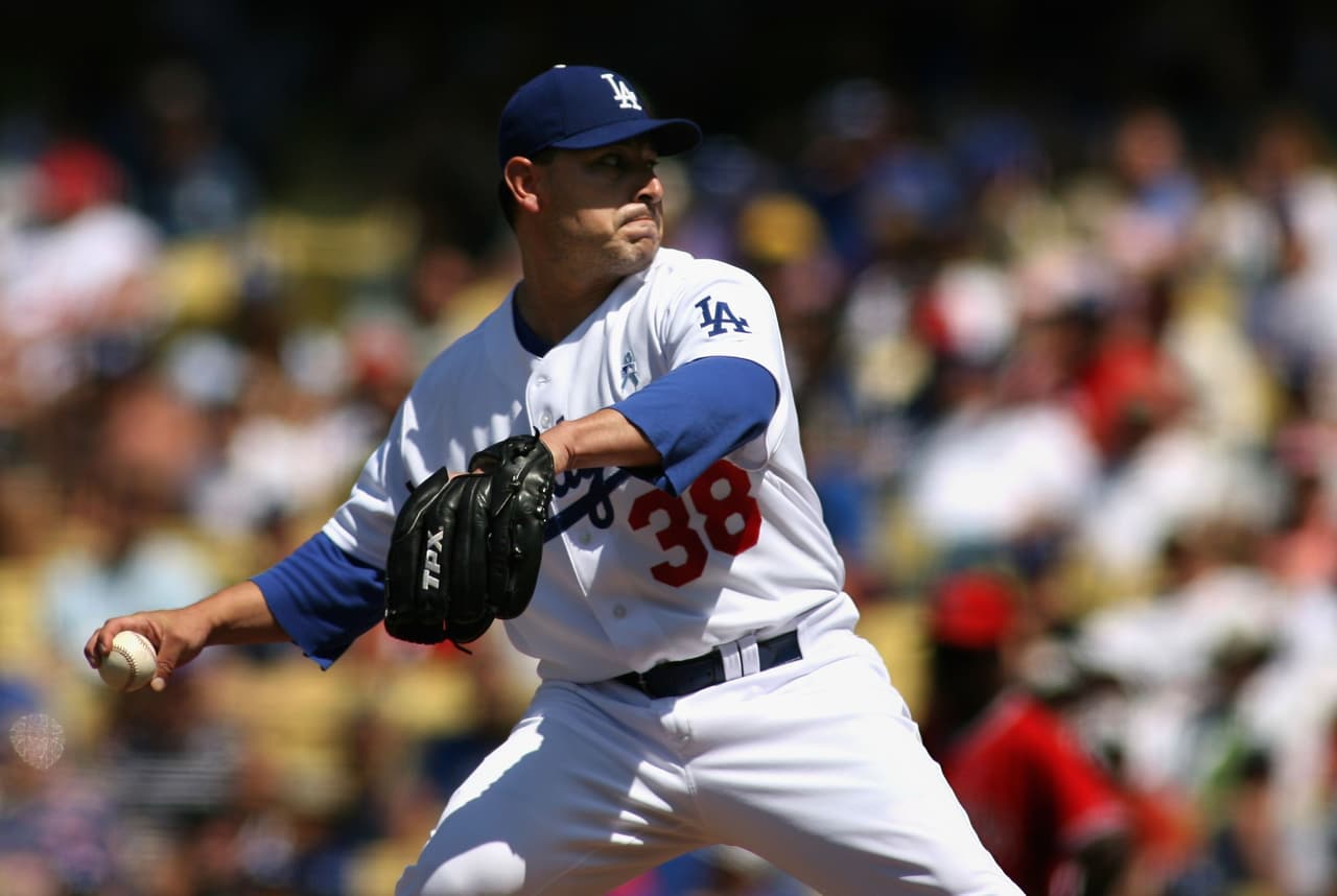 <b>Rudy Seánez, Dodgers: </b>Tras su primera aventura con San Diego en 1993, pasó a los Dodgers, donde jugó las siguientes dos temporadas, participando en 127 juegos, de los cuales ganó ocho. Regresó a L.A. en 2007 a los 37 años de edad.