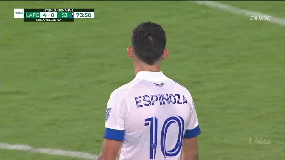 Tiro desviado de Cristian Espinoza