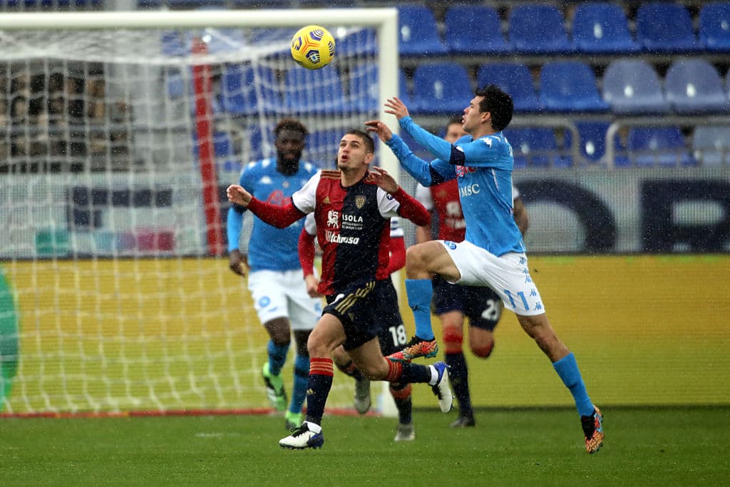 Napoli golea al Cagliari 4-1 en la Jornada 15 de la Serie A. El mexicano Hirving Lozano se hizo presente durante el encuentro y, además, sumó un tanto para su equipo junto con Lorenzo Insigne y un doblete de Piotr Zielinski. El gol solitario para los de Cerdeña fue por parte de Joao Geraldino.