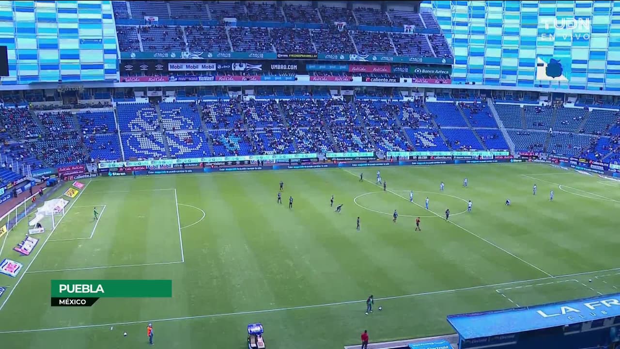 Arranca el partido y la pelota está en juego.