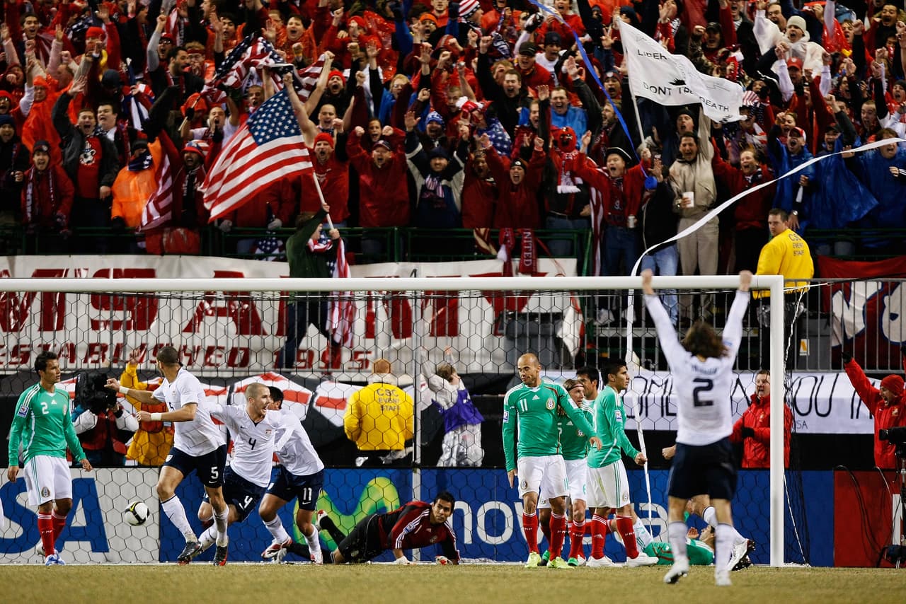En México no era muy conocido hasta que le hizo un doblete a Oswaldo Sánchez en Columbus rumbo a Sudáfrica 2010. El marcador fue dos a cero.