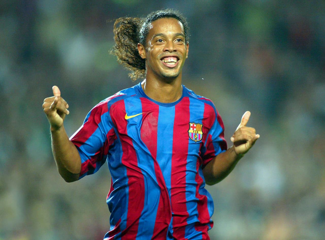 A Ronaldinho su talento lo hizo uno de los más queridos por el mundo del fútbol, pero esa sonrisa gigante no sería de tanto agrado si no fuera la de un crack. Sus dientes le juegan la mala pasada.