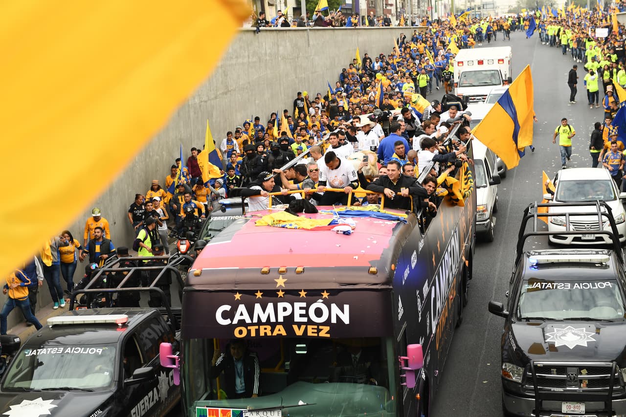 Tigres desfiló por las calles de Monterrey como campeón del Apertura 2017.