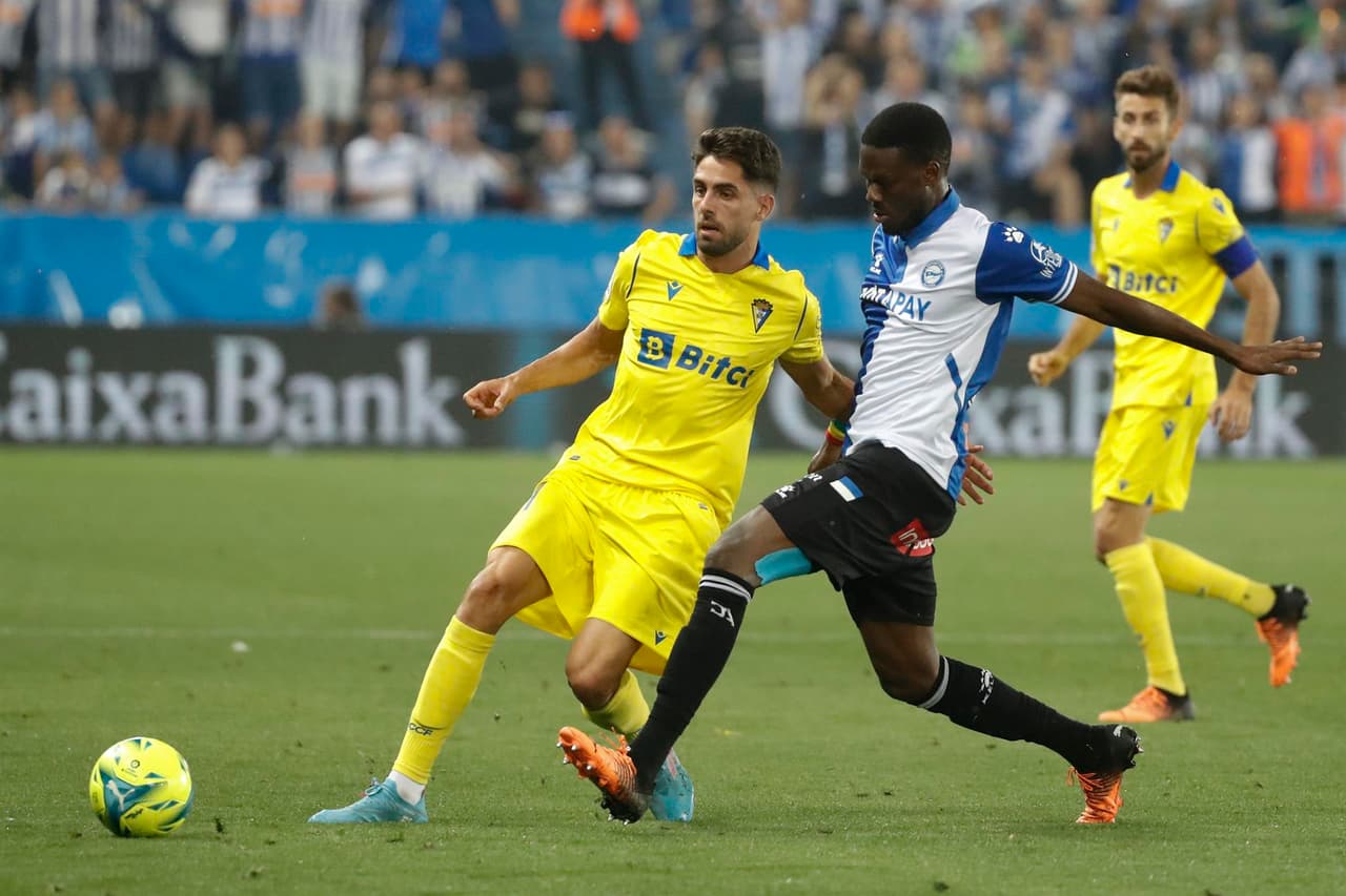 Mallorca derrotó 0-2 a Osasuna y Cádiz 0-1 al Alavés, ambos de visitantes para que evitaran el descenso; Granada pierde la categoría en España con un penal fallado.