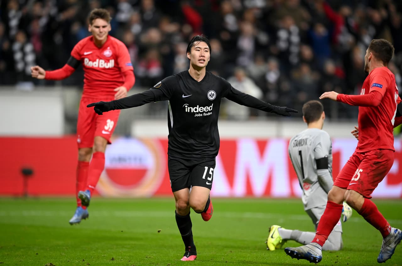 Frankfurt 4-1 RB Salzburg. Daichi Kamada (12’, 43’, 53’) marcó triplete en la apaleada que le propinaron a los de Salzburgo. Kostic (56’) marcó el cuarto y Hee-Chan (85’) hizo el descuento.