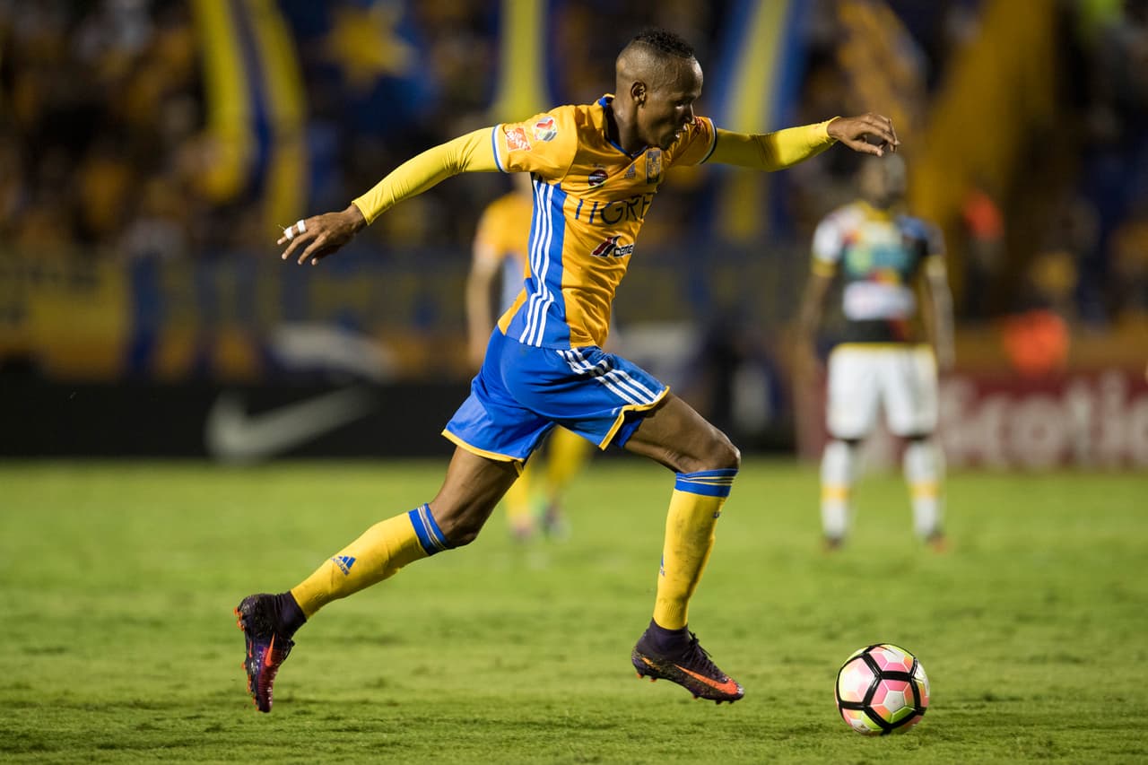 Action photo during the match Tigres UANL (MEX) vs CS Herediano (CRC) at University Stadium. CONCACAF Champions League 2016-2017.--- Foto de accion durante el Partido Tigres UANL (MEX) vs CS Herediano (CRC) en el Estadio Universitario. Partido Correspondiente al Grupo G del Torneo Liga de Campeones de CONCACAF 2016-2017, en la foto: Luis Quinones ---18/10/2016/ MEXSPORT/ Jorge Martinez.