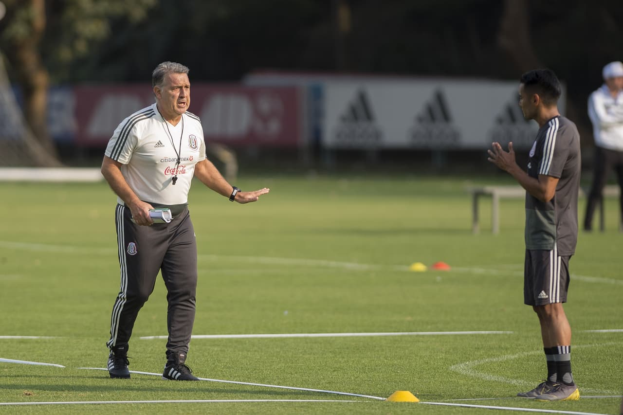 Detallista, enérgico, atento y muy dinámico se notó al argentino Gerardo Martino en su primer entrenamiento como director técnico de México en el Centro de Alto Rendimiento en la Ciudad de Mexico.