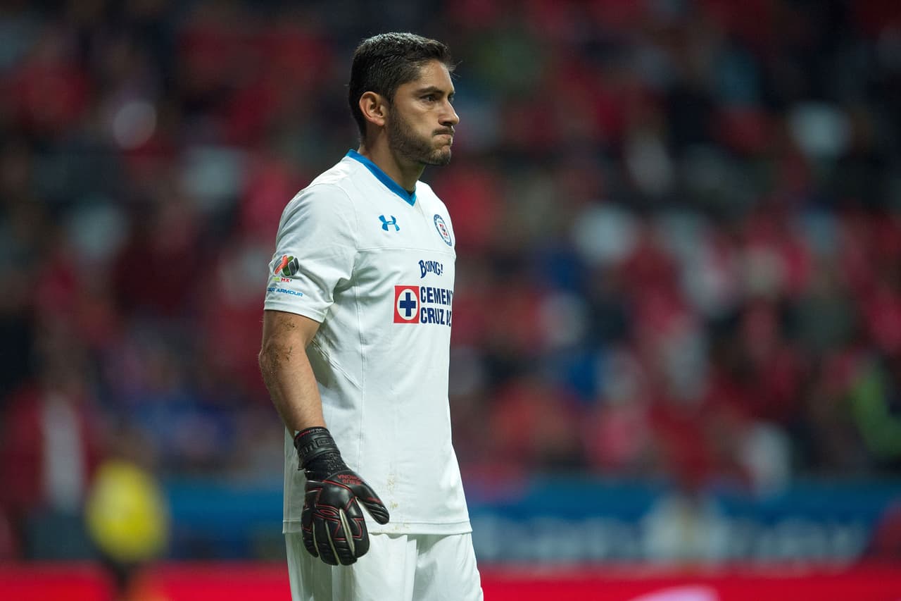 Para colmo, José de Jesús Corona cometió equivocaciones en varias 'cruzazuleadas': en la de Veracruz, en la de Puebla y en el gol de Óscar Pérez en la de Pachuca.