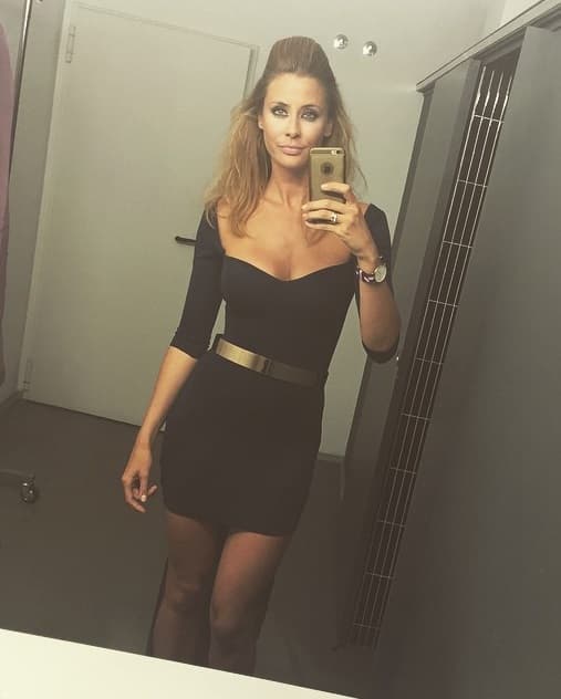 La bella modelo española es esposa del nuevo jugador del Panathinaikos, Sergio Sánchez, quien antes jugó en el Málaga.