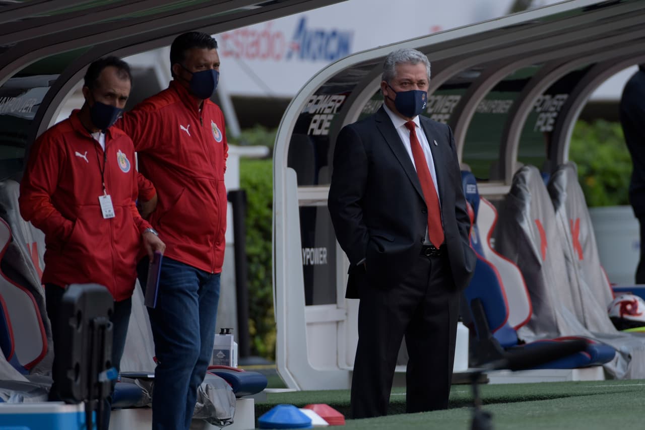 Víctor Manuel Vucetich llegó a relevar al 'Flaco' Tena.