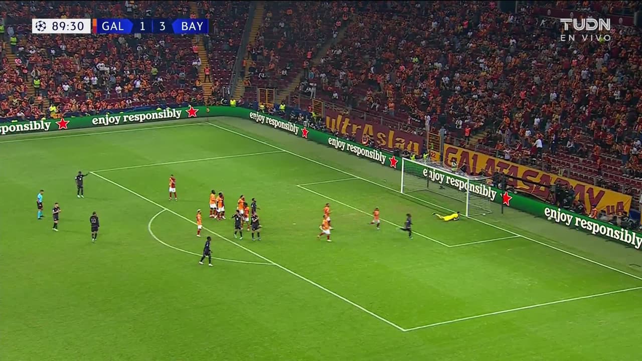 ¡TIRO ATAJADO! disparo por Leroy Sané.