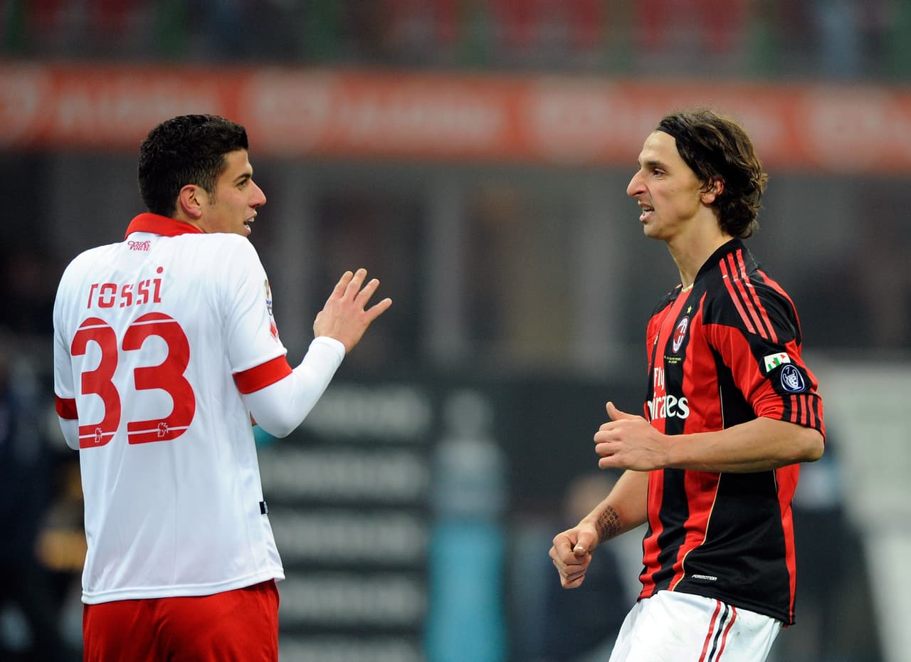 MILAN, ITALY - JANUARY 20: Zlatan Ibrahimovic of AC Milan and Marco Rossi of AS Bari speak during the Tim Cup match between Milan and Bari at Giuseppe Meazza Stadium on January 20, 2011 in Milan, Italy. (Photo by Claudio Villa/Getty Images)