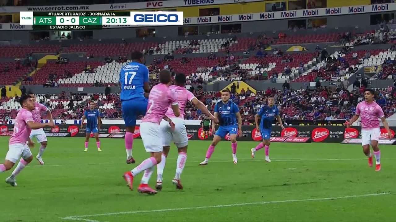 ¡TIRO ATAJADO! disparo por Juan Escobar.