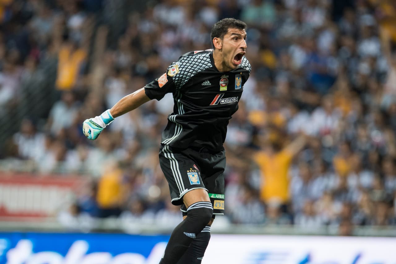 Nahuel Guzmán festeja la anotación de su equipo. Una nueva semifinal para esta exitosa generación felina.