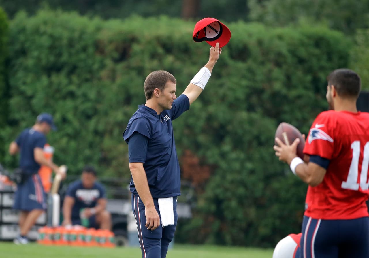 Los aficionados de los New England Patriots acudieron a la práctica en Foxborough, Massachusettsde este hoy 3 de agosto de 2017 para festejar con porras y letreros a su ídolo Tom Brady quien cumplió 40 años este jueves.