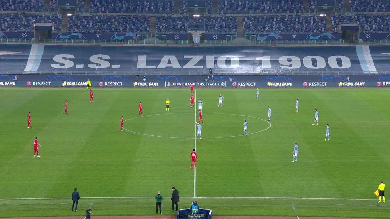 Arranca el partido y la pelota está en juego.