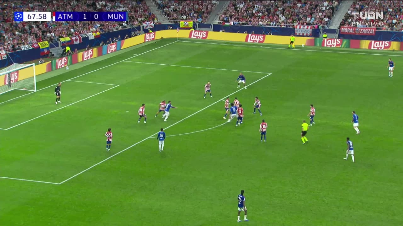 ¡TIRO ATAJADO! disparo por Bruno Fernandes.