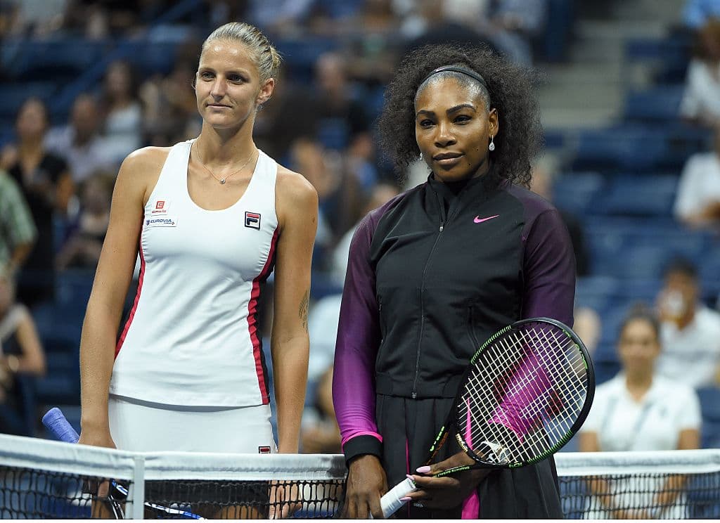 Karolina Pliskova (izquierda) y Serena Williams